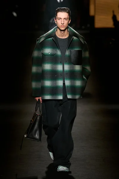 Look 29